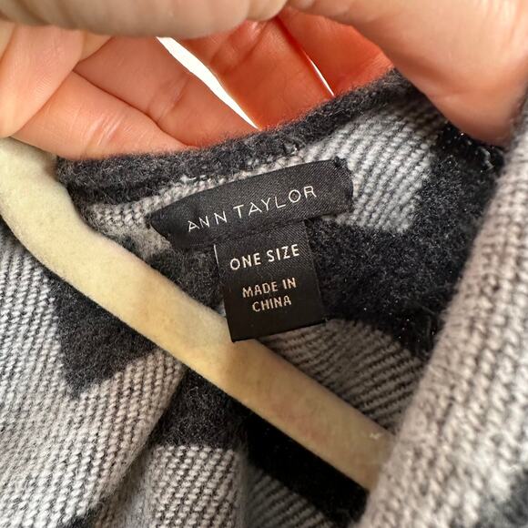 Ann Taylor Gray One Size Open Front Cardigan Poncho - Picture 7 of 7